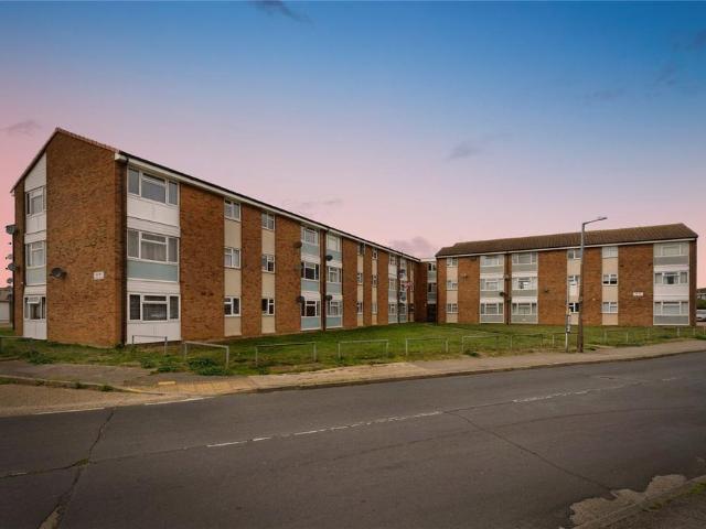 Flat for sale in East Tilbury, Essex