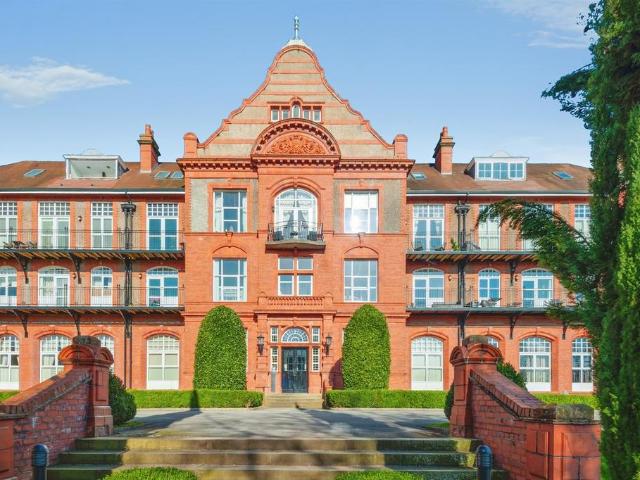 Flat for sale in Manley, Cheshire