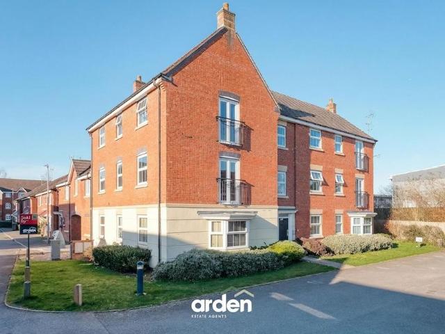 Flat for sale in Lakeside, Redditch