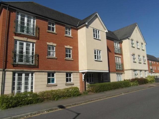 Flat for sale in Grays, Essex