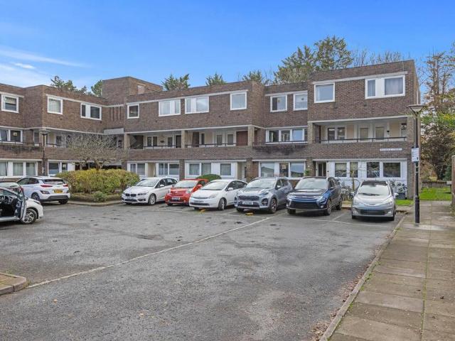 Flat for sale in London Borough of Hounslow, Greater London