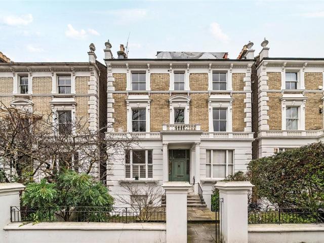 Flat for sale in North Kensington, Greater London