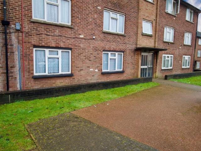 Flat for sale in Pontypridd, Wales