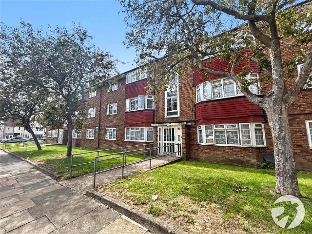Flat for sale in Blackfen, Greater London