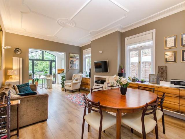 Flat for sale in Dollis Hill, Greater London