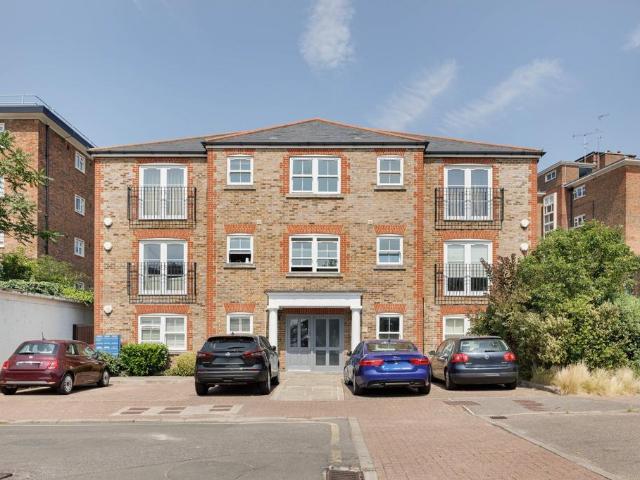 Flat for sale in Putney, Greater London