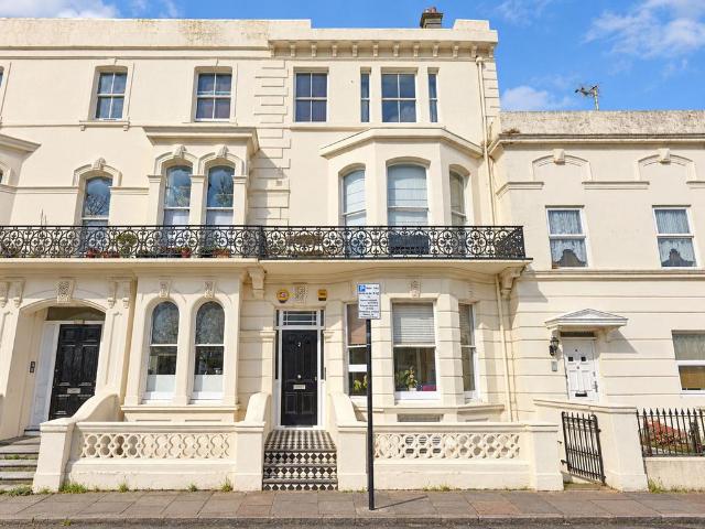 Flat for sale in Kemptown, Brighton