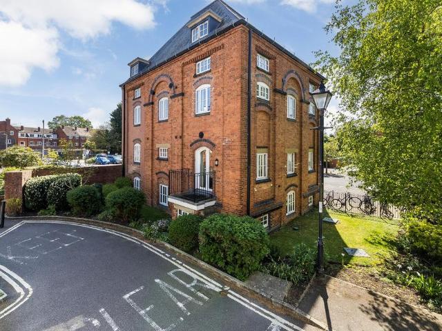 Flat for sale in Caldecott, Dromore