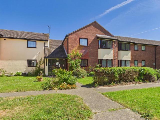 Flat for sale in Dale Hill, Essex