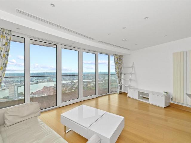 Flat for sale in Isle Of Dogs, Greater London