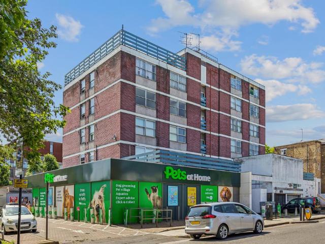 Flat for sale in Kentish Town, Greater London