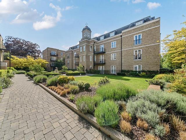 Flat for sale in London Borough of Merton, Raynes Park