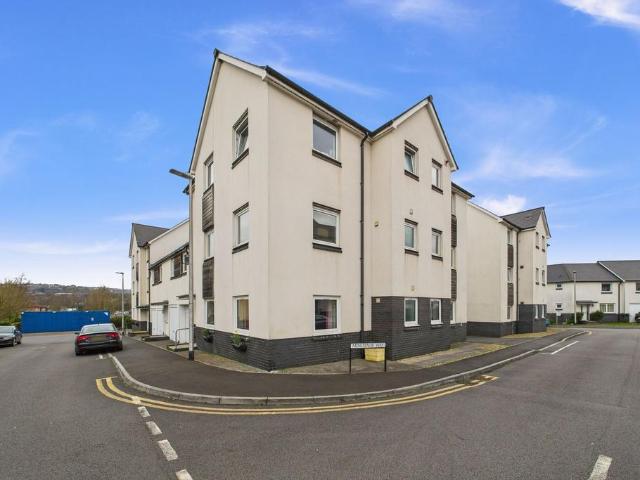 Flat for sale in Nangreaves, Wales