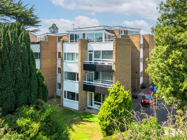 Flat for sale in Perryfields, West Sussex