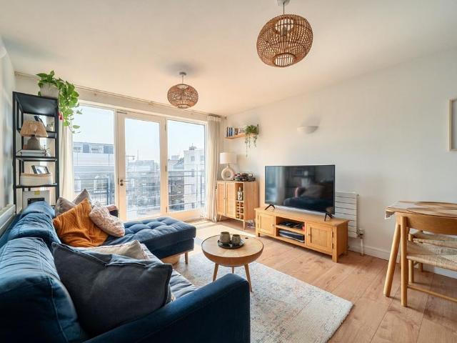 Flat for sale in Islington, Greater London