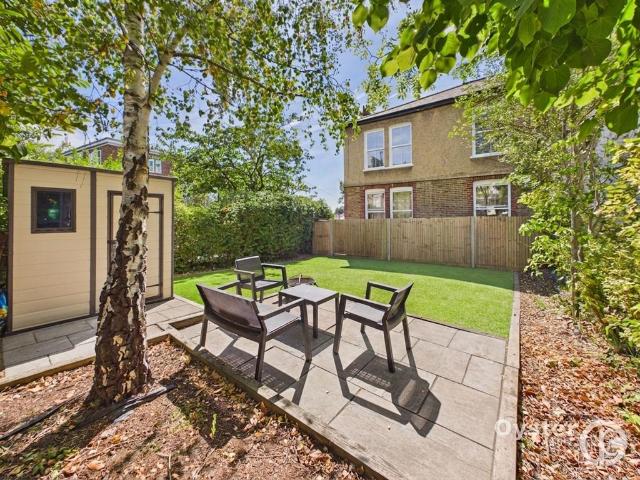 Flat for sale in Friern Barnet, Greater London