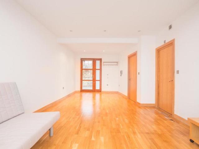 Flat for sale in Brondesbury, Greater London