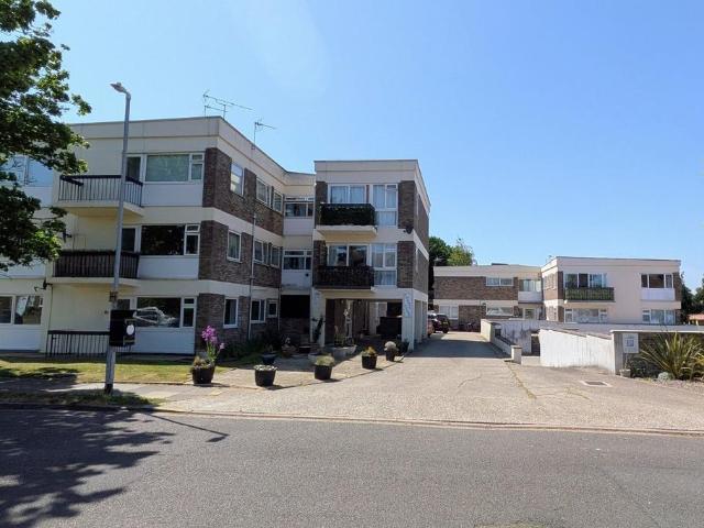 Flat for sale in Dale Hill, Essex