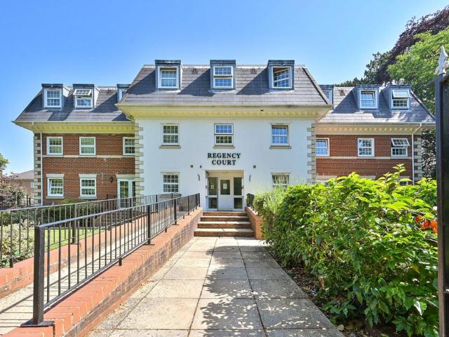 Flat for sale in North Watford
