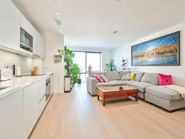 Flat for sale in Camberwell, Greater London