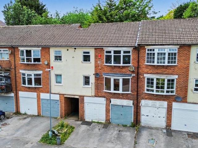 Flat for sale in Gedling, East Midlands