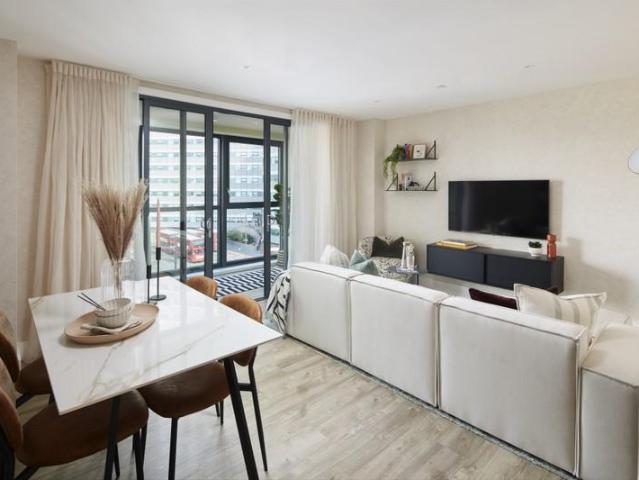 Flat for sale in London Borough of Croydon, Greater London