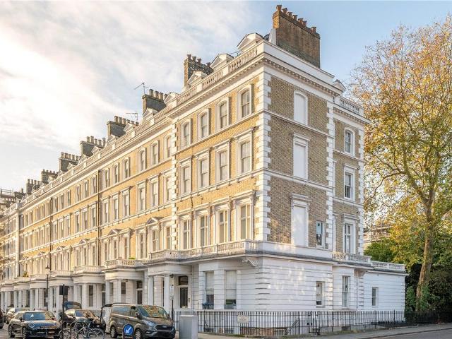 Flat for sale in Brompton, Greater London
