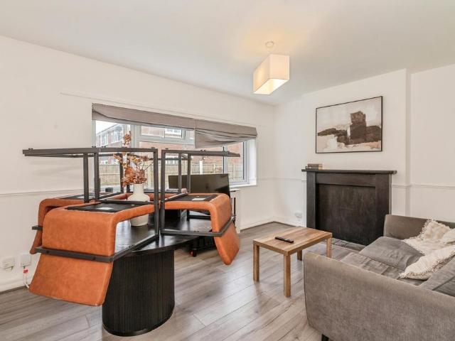 Flat for sale in Wickford