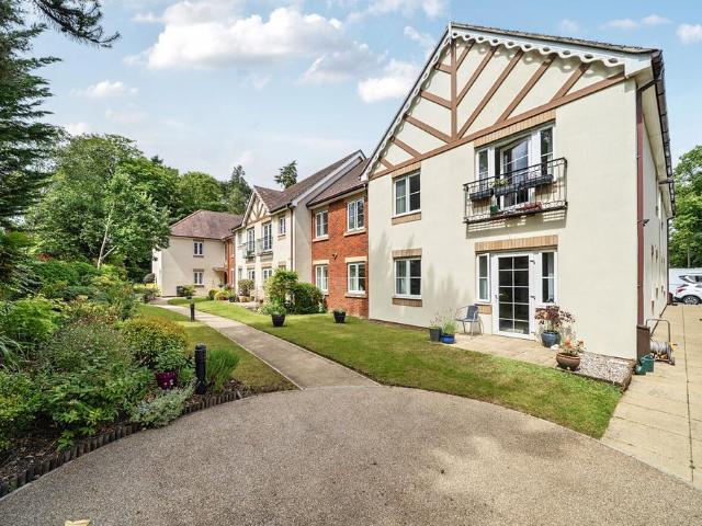 Flat for sale in Fleet, Hart