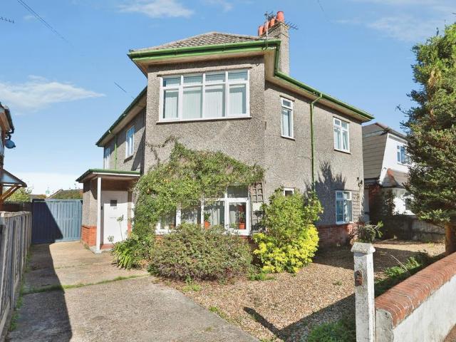 Flat for sale in Queens Park, Bournemouth