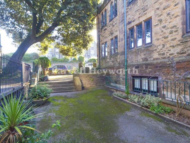 Flat for sale in Greaves, Bare