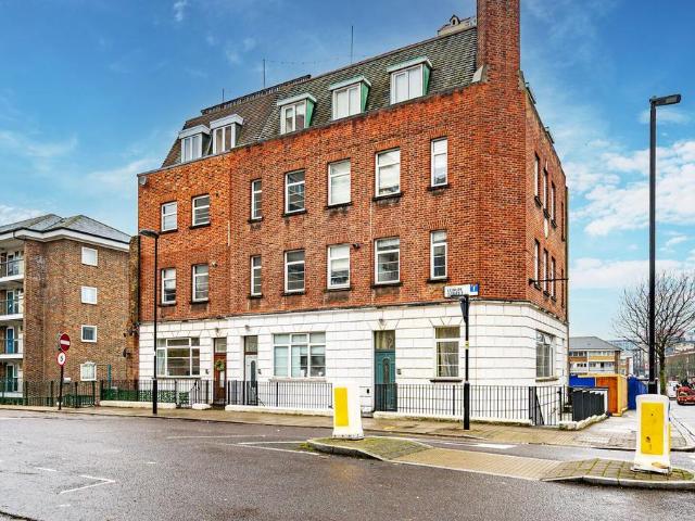 Flat for sale in Barnsbury, Greater London