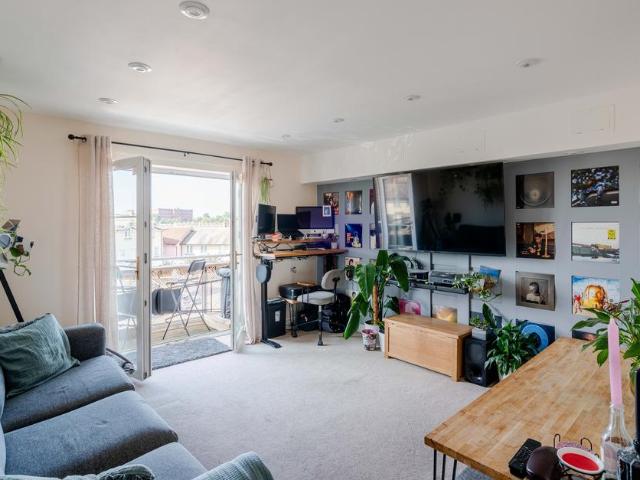 Flat for sale in Spike Island, Feckenham