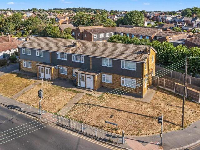Flat for sale in Barling, Essex