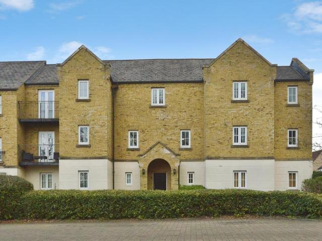 Flat for sale in Kingsmead, Shenley Brook End