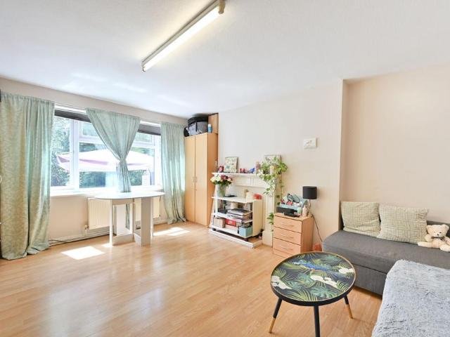 Flat for sale in Sudbury, Greater London
