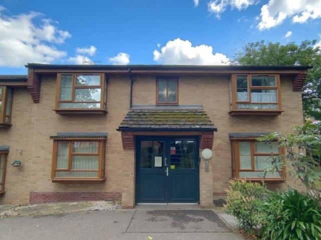 Flat for sale in Grays, Essex