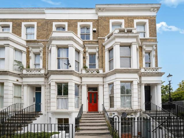 Flat for sale in North Kensington, Greater London