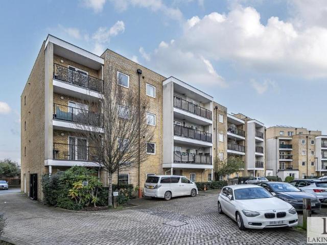 Flat for sale in London Borough of Hillingdon, Greater London
