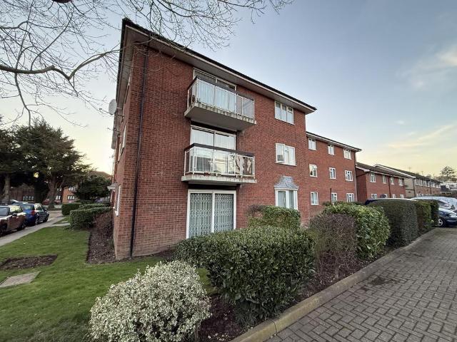Flat for sale in Little Stanmore, Greater London