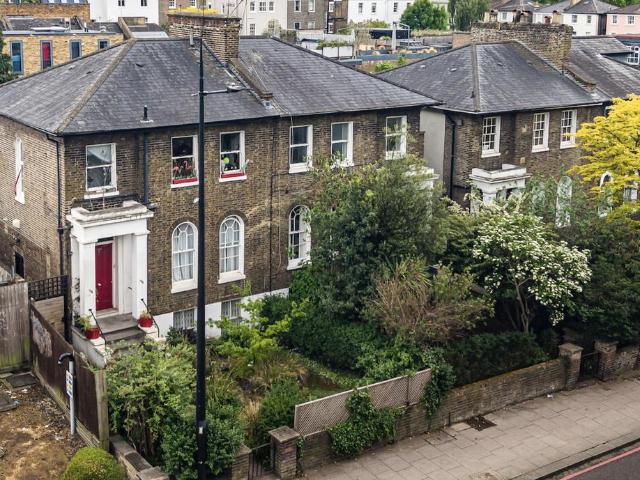 Flat for sale in Kentish Town, Greater London