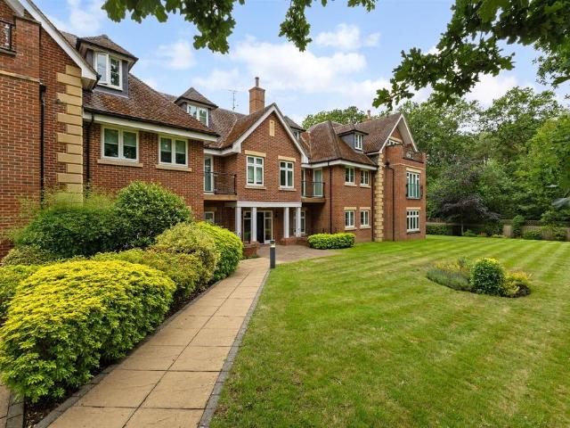 Flat for sale in Sunningdale