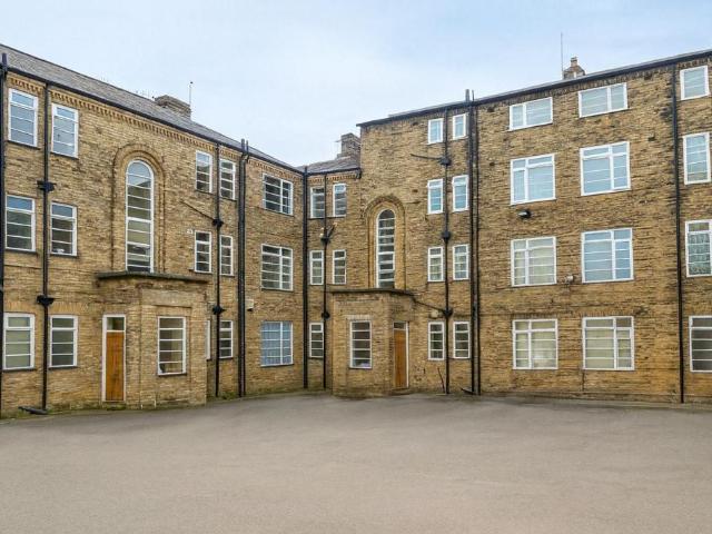 Flat for sale in Calderstones