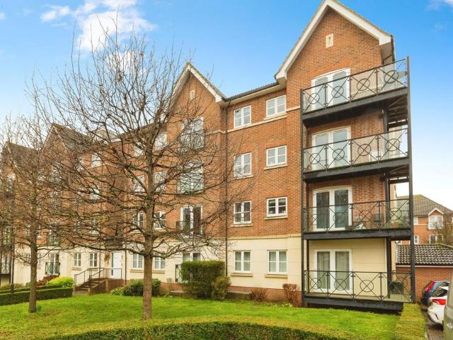 Flat for sale in Walton, Aylesbury