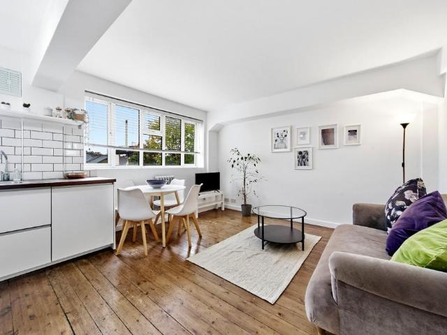 Flat for sale in Blenheim Gardens Estate, Greater London