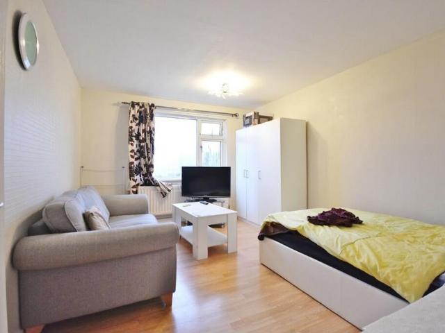 Flat for sale in Stoke Aldermoor, Coventry