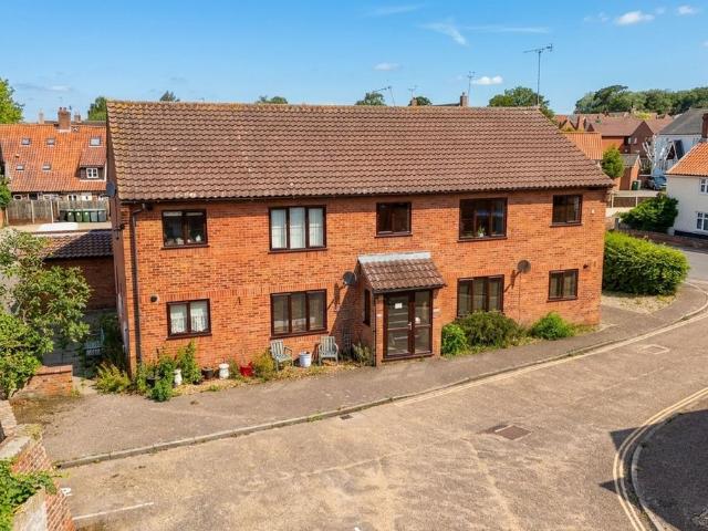 Flat for sale in Acle, Crostwick