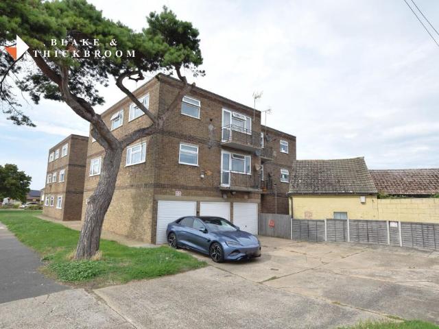 Flat for sale in Holland-on-Sea, Dale Hill