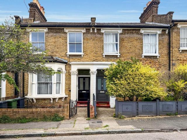 Flat for sale in Telegraph Hill, Greater London