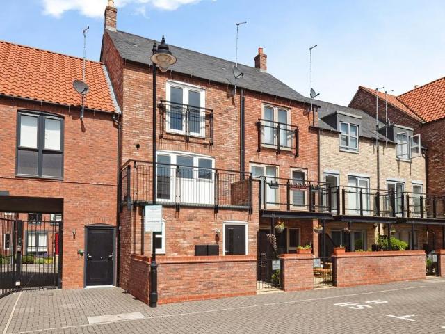 Flat for sale in Old Town, Hull